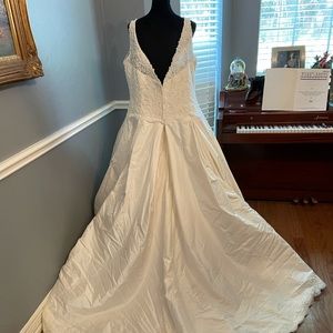 Paloma Blanca Wedding Dress